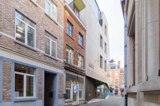 Située en plein centre de Louvain, cette charmante maison commerciale offre de multiples possibilités grâce à sa disposition intelligente...