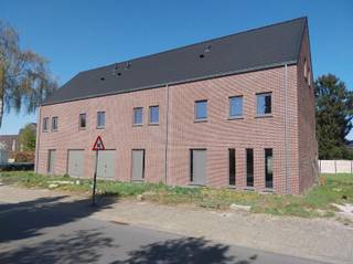 VERKOOP AAN 6% BTW mogelijk onder voorwaarden !Nieuwbouwproject van 4 ruime klassieke  woningen met vaste trap naar de zolder. Gelegen nabij het...