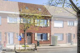 In een rustige en residentiële buurt in Aalbeke, op een steenworp afstand van Kortrijk, bevindt zich deze woning met enorm potentieel in...