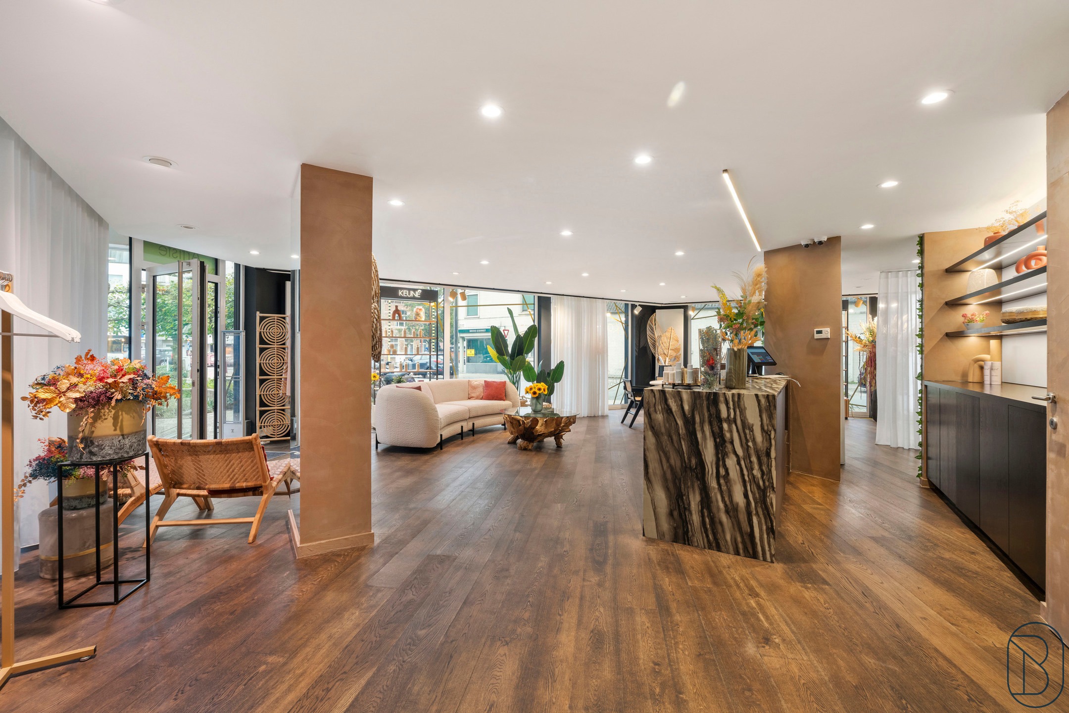 TOPgelegen commerciële hoek met visibiliteit. - foto 1