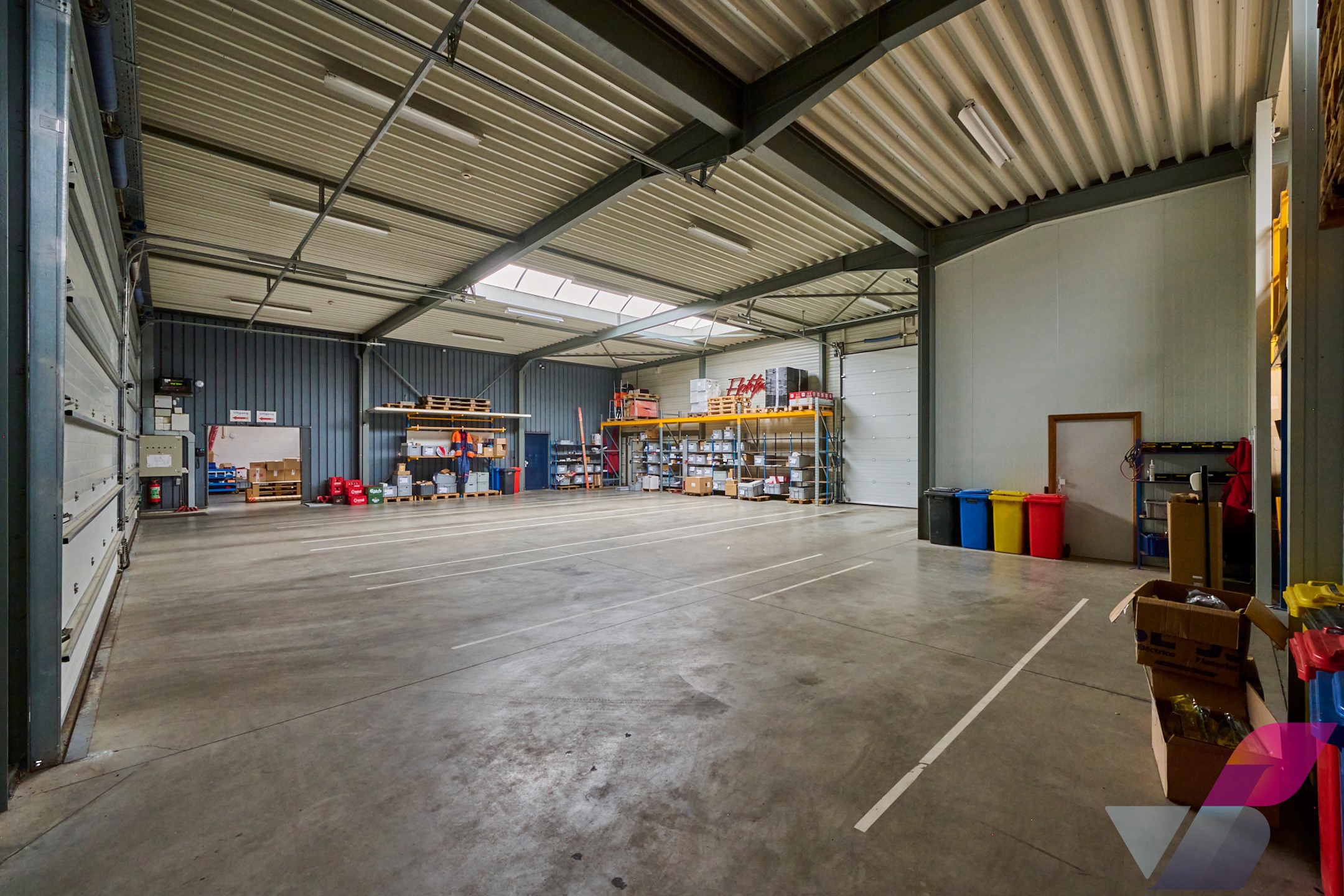 MULTIFUNCTIONEEL GEBOUW OP MOOIE ZICHTLOCATIE - foto 2