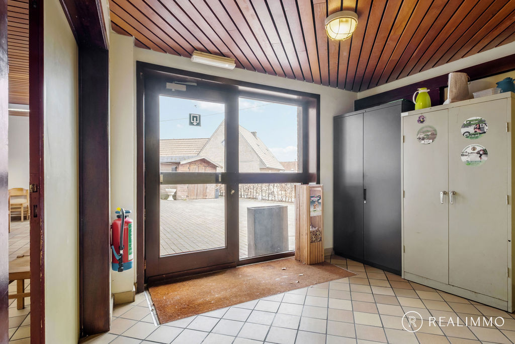 Polyvalente handelsruimte met ruime parking - foto 4
