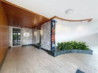 Ruim appartement met potentieel op toplocatie!Ben je op zoek naar een zeer ruim appartement met mogelijkheden? Dan is dit jouw kans!In een ruim maar...