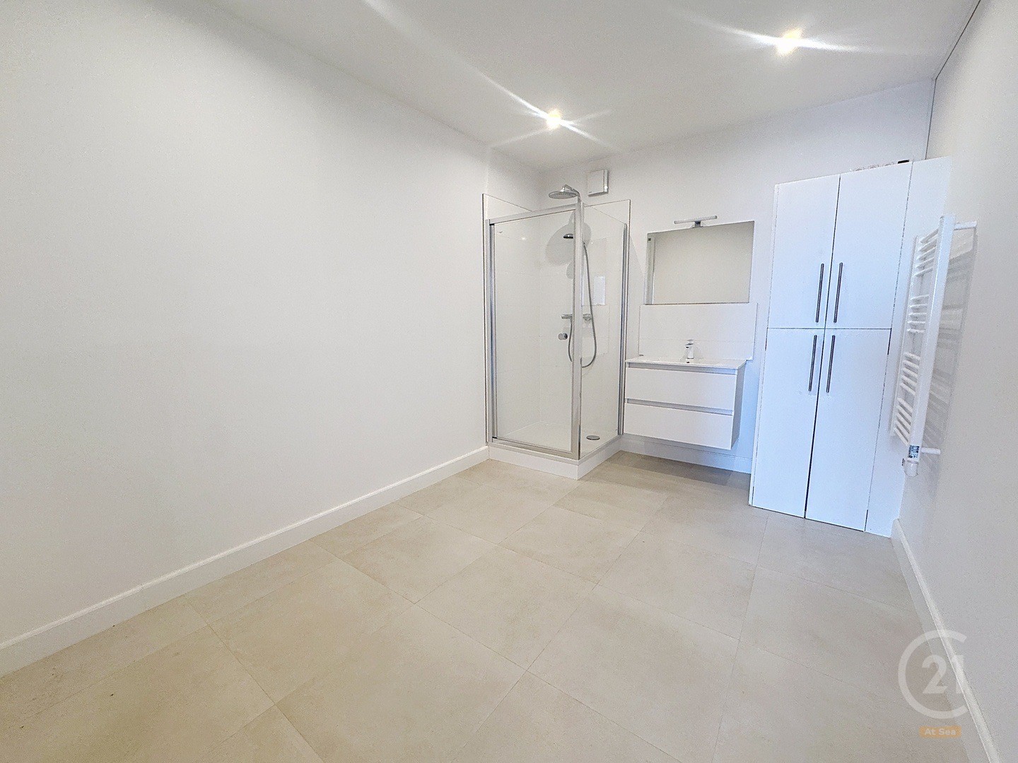 Volledig gerenoveerd gelijkvloers appartement aan de Zeedijk van Westende - foto 4