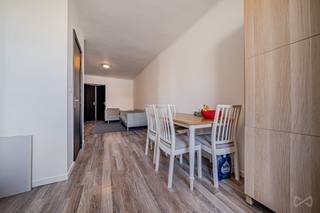 Info &amp; bezichtigingen: maxime.labad@weinvest.be of 02 315 77 22<br /><br />We Invest biedt u exclusief dit appartement met 1 slaapkamer aan, gelegen aan de Aumalestraat 116 in Sint-Jans-Molenbeek, op de 1e verdieping van een klein appartementencomplex. Het heeft een woonoppervlakte van 52 m² en bestaat uit een woonkamer, een keuken- en eethoek, een badkamer en een slaapkamer. De elektriciteit voldoet aan de normen tot 2050.<br /><br />Het appartement verkeert in goede algemene staat en is voorzien van PVC-ramen, dubbele beglazing, individuele gasverwarming en een ingerichte keuken. EPC F, met een verbruik van 321 kWh/m² per jaar en een CO₂-uitstoot van 642 kg. <br /><br />De locatie biedt gemakkelijke toegang tot het openbaar vervoer en ligt vlakbij winkels, voorzieningen en hoofdwegen. De wijk, op de grens tussen Anderlecht en Sint-Jans-Molenbeek, is praktisch voor het dagelijks leven en leent zich goed voor een eerste aankoop of als investering.<br /><br />Neem contact met ons op om een bezichtiging te regelen! Mis onze exclusieve aanbiedingen niet op WWW.WEINVEST.BE