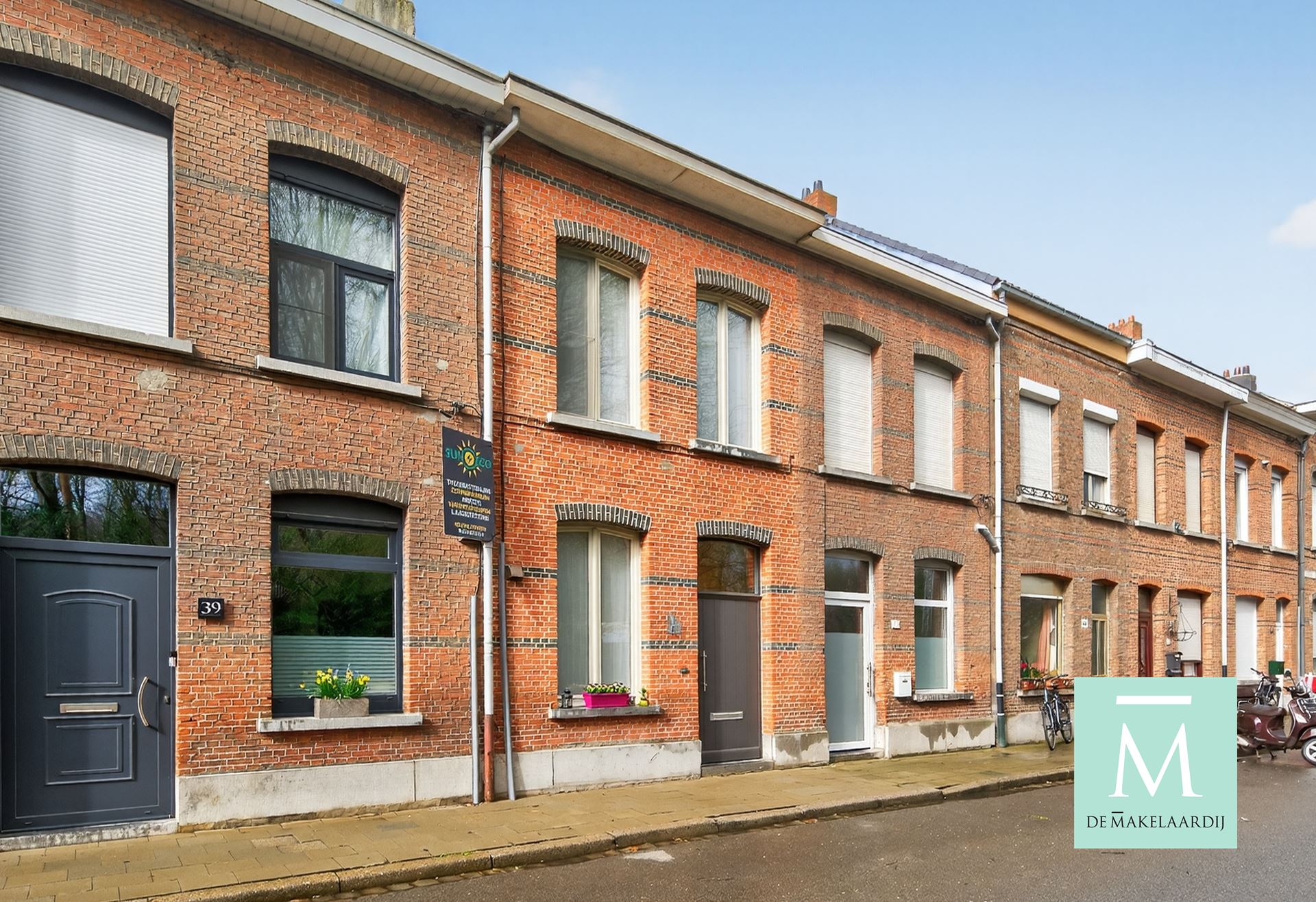 Instapklare woning met 3 slaapkamers en gezellig stadstuintje op toplocatie! - foto 1