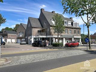PLUSPUNTEN: <br />+ bewoonbare oppervlakte: 119 m²<br />+ 2 slaapkamers<br />+ af te werken zolderruimte voor mogelijks 3e slaapkamer<br />+ ruime leefruimtes<br />+ terras aan voorzijde<br />+ Hamont centrum<br />+ instapklaar<br />+ gunstige locatie<br /><br />ALGEMEEN:<br />Ontdek dit ruime en lichtrijke appartement, ideaal gelegen in het hart van Hamont-Achel. Dit appartement combineert comfort, ruimte en een uitstekende ligging, waardoor het een perfecte opportuniteit vormt voor zowel eigen bewoning als investering. Dankzij de praktische indeling en de royale leefruimtes geniet u hier elke dag van een aangename woonomgeving met tal van mogelijkheden.<br /><br />Bij het betreden van het appartement valt meteen de ruime woonkamer op, die baadt in natuurlijk licht en voldoende plaats biedt voor een gezellige zithoek en een volwaardige eetruimte. De aangrenzende keuken is functioneel ingericht en vormt een ideale basis om naar eigen smaak te moderniseren. Verder beschikt het appartement over twee volwaardige slaapkamers, perfect als master bedroom, kinderkamer, bureauruimte of hobbykamer. De badkamer is praktisch ingedeeld en biedt alle nodige comfort voor het dagelijkse leven. Bovendien is er een extra zolderruimte aanwezig die nog verder kan afgewerkt worden, wat bijkomende mogelijkheden biedt voor extra opslag of een extra kamer.<br /><br />Het gebouw is uitgerust met een lift, wat zorgt voor extra gebruiksgemak en toegankelijkheid. De solide constructie uit 1986 vormt een betrouwbare basis, terwijl u het interieur volledig kan aanpassen aan uw eigen woonwensen en stijl. Dit maakt het appartement bijzonder interessant voor wie op zoek is naar een eigendom met potentieel en toekomstwaarde.<br /><br />De ligging vormt een absolute troef. U woont hier op wandelafstand van winkels, supermarkten, horeca en andere dagelijkse voorzieningen. Ook scholen, openbaar vervoer en recreatiemogelijkheden bevinden zich in de directe omgeving. Daarnaast geniet u van een vlotte verbinding naar omliggende gemeenten en de Nederlandse grens, wat deze locatie bijzonder aantrekkelijk maakt voor pendelaars en levensgenieters die rust en bereikbaarheid willen combineren.<br /><br />Kortom, dit appartement biedt een unieke kans om te wonen op een centrale locatie met alle comfort en mogelijkheden binnen handbereik. Een ideale keuze voor wie op zoek is naar ruimte, licht en een uitstekende ligging in een aangename woonomgeving.<br /><br /><strong>FINANCIERING:</strong><br />Een succesvolle vastgoedtransactie begint met een goede voorbereiding. Wij adviseren kandidaat-kopers om hun financiële mogelijkheden tijdig in kaart te brengen, zodat zij met de nodige zekerheid en vertrouwen kunnen handelen wanneer de juiste opportuniteit zich aandient.<br /><br /><strong>VERKOPEN OF VERHUREN MET EEN STRATEGISCHE AANPAK?</strong><br />Dankzij het vertrouwen van onze klanten en onze sterke marktpositie zijn wij voortdurend op zoek naar kwalitatieve eigendommen. Overweegt u te verkopen of te verhuren? Ontdek vrijblijvend onze persoonlijke aanpak en hoe wij uw eigendom optimaal positioneren om de juiste doelgroep te bereiken.<br /><br /><strong>ALS EERSTE OP DE HOOGTE VAN NIEUW AANBOD:</strong><br />De beste eigendommen worden vaak gevonden vóór ze breed beschikbaar zijn. Schrijf u vrijblijvend in via onze website en ontvang nieuw aanbod dat aansluit bij uw wensen en zoekcriteria.<br /><br /><strong>UW VASTGOED, ONZE EXPERTISE:</strong><br />Elke eigendom verdient een persoonlijke strategie. Met een combinatie van marktkennis, professionele presentatie, actieve klantenbenadering en een sterk netwerk begeleiden wij onze klanten naar een succesvol resultaat.<br /><br /><strong>PERSOONLIJKE SERVICE, PROFESSIONELE BEGELEIDING:</strong><br />Een vastgoedbeslissing vraagt een doordachte aanpak. Ons ervaren team staat klaar om u persoonlijk te adviseren en te begeleiden bij elke stap. Contacteer ons via +32 89 87 03 67 of via info@immosign-plus.be.