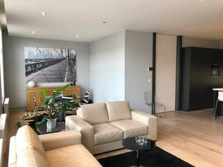 ’t Eilandje, en meer bepaald het rustige deel van de Cadixwijk, is de voorbije jaren uitgegroeid tot dé hotspot van Antwerpen. Alles ligt op wandelafstand: Velo-station, Schengenplein met zicht op het water, supermarkt, nieuw aangelegde parkjes, gezellige bars en restaurants, tramhaltes, enz.<br /><br />Achter de monumentale gevel van dit charmante gebouw schuilen 4 mooie appartementen. Het gebouw dateert van 1927 en werd doorheen de jaren volledig gerenoveerd.<br /><br />Indeling<br /><br />Via de gang bereik je op de 2e verdieping de ingang van het appartement.<br />Je komt binnen in een lichte leefruimte met eetkamer, met veel natuurlijke lichtinval. Rechts bevindt zich een volledig ingerichte open keuken met kookeiland.<br /><br />Toestellen aanwezig:<br />•koelkast + vriezer<br />•vaatwasmachine<br />•wasmachine met droogfunctie<br />•keramische kookplaat met ingebouwde dampkap<br /><br />De grote draaideur geeft toegang tot een aparte slaapkamer met ingebouwde dressingkast. Aansluitend bevindt zich een badkamer (ensuite) met douche, wc en lavabo-meubel.<br /><br />Huurvoorwaarden &amp; kosten<br />•Minimum huurtermijn: 1 jaar<br />•Individuele kosten: elektriciteit, gas, internet<br />•Gemeenschappelijke kosten: €35/maand (water + onderhoud en elektriciteit gemeenschappelijke delen)