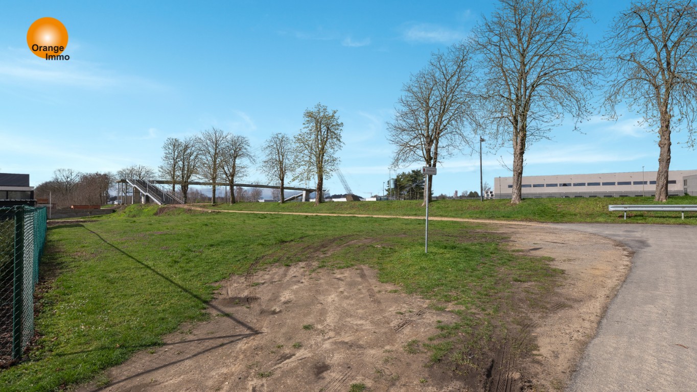Uniek gelegen bouwperceel met een prachtig uitzicht op de Zuid-Willemsvaart op 5a te Lanklaar. - foto 2