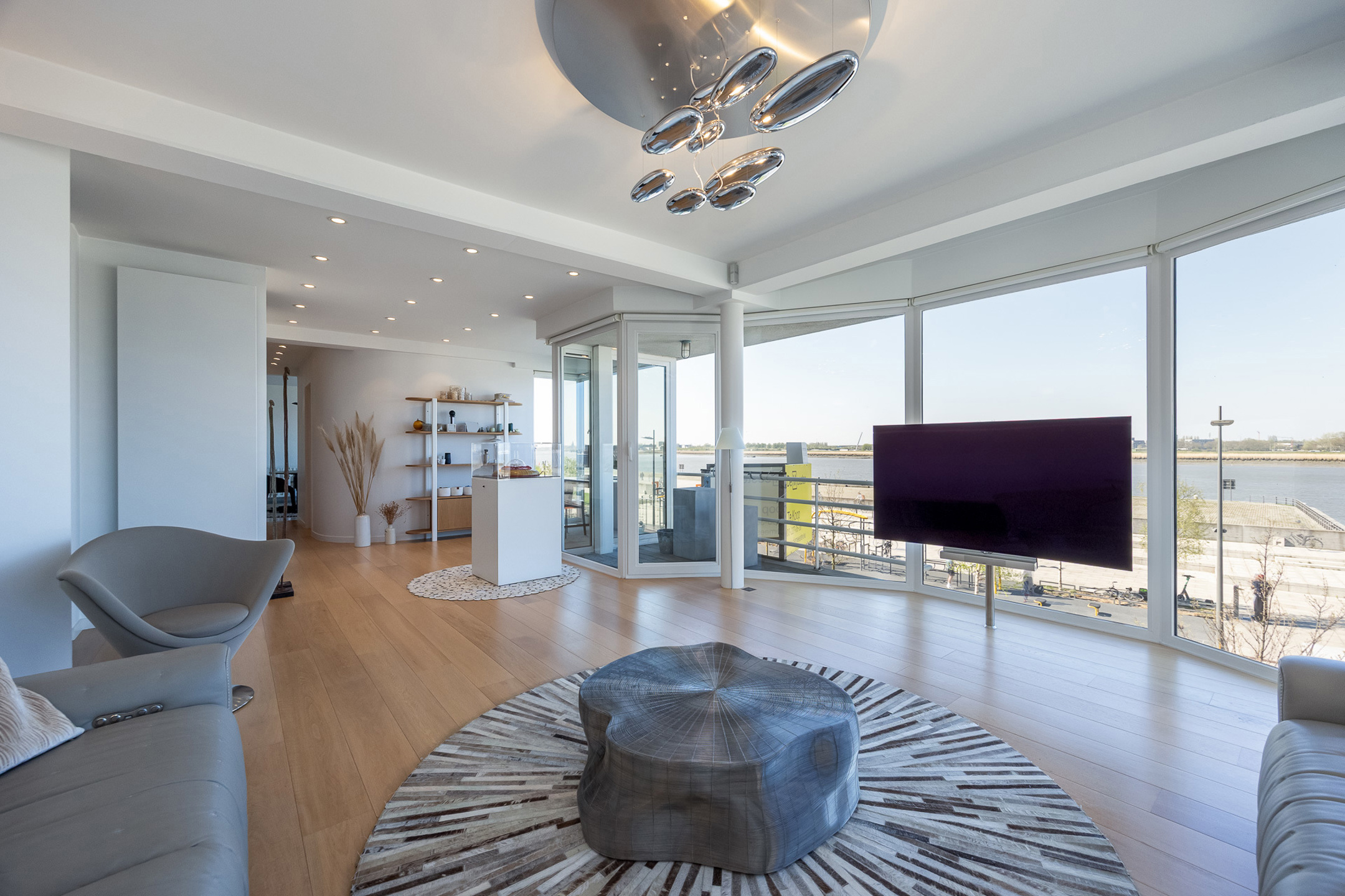 ANTWERPEN-KAAIEN - Frontaal zicht op de Schelde - foto 3