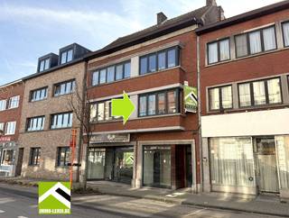 In het centrum van Tongeren, centraal tussen station, winkels en horeca vindt u dit gebouw met een gelijkvloers handelsruimte en 4 appartementen.Het...