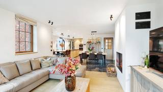 Vrijstaande villa, recent gebouwd tussen 2021-2023, gelegen aan de rand van een kleine verkaveling, rustig en groen gelegen in het mooie...