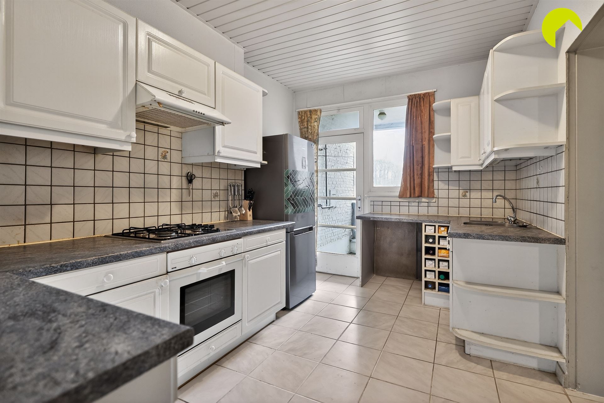 Lichtrijk appartement met 2 kelders en terrasje - foto 5