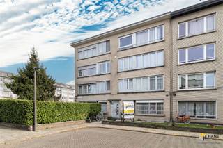 <p><span> </span></p><p><span>Ready to move in ground floor apartment (79 m²) with 2 bedrooms and spacious garden in Deurne.</span></p><p><span> </span></p><p><span>You live at the foot of the Bisschoppenhofpark, making it very quiet here. Thanks to the proximity of the Bisschoppenhoflaan you benefit from an easy connection to the freeway and there is also no shortage of public transport facilities and velo stations in the vicinity.</span></p><p><span> </span></p><p><span>In a quiet cul-de-sac we find this small-scale building consisting of 6 apartments. Monthly costs for the building are about 260 euros p/month  (water, heating, elevator, block policy, trustee). In the apartment the electricity is renewed and compliant and the windows still have single glazing.</span></p><p><span> </span></p><p><span>You live here on the ground floor, so you can enjoy your own cozy, low-maintenance garden with south-east orientation. At the front of the apartment is the living room with adjacent kitchen, good for a total area of about’about 34 m². At the rear are located the 2 bedrooms of about 8 m² and 14 m², from which you have access to the garden. The bathroom (4 m²) is equipped with a bathtub, toilet and sink.</span></p><p><span>Finally, there is a private cellar storage room at your disposal. Are you looking for an ideal starter apartment with garden? Do not miss this opportunity!</span></p><p><span>79 m² ref.: gross floor area. EPC certificate. For more info or a free appraisal visit www.hansimmo.be</span></p><p><span> </span></p>