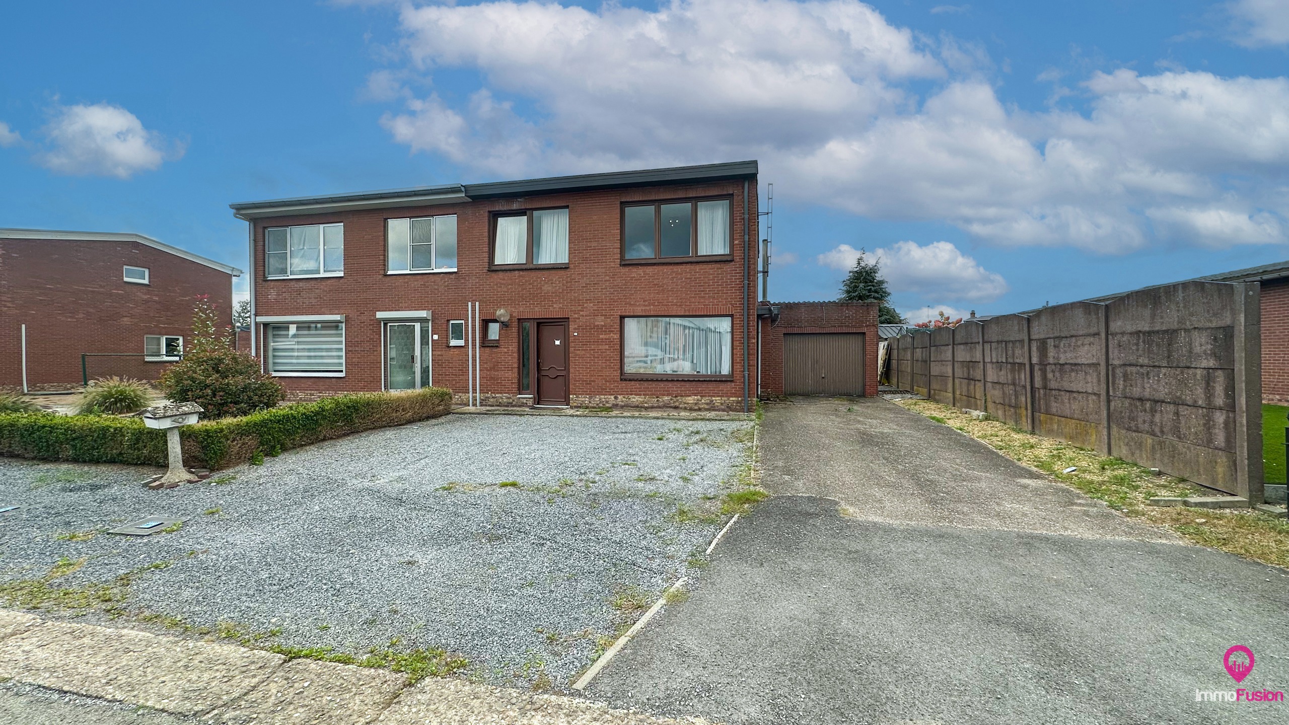 Te renoveren woning met potentieel te koop in Houthalen! - foto 1