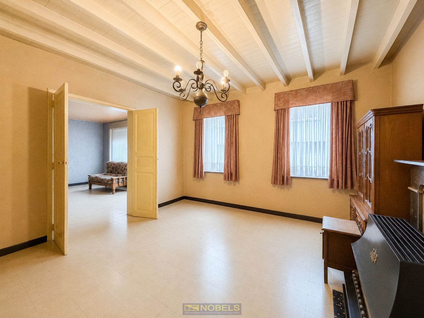 Te koop, Ruime gezinswoning met renovatiepotentieel nabij centrum Zottegem! - foto 5