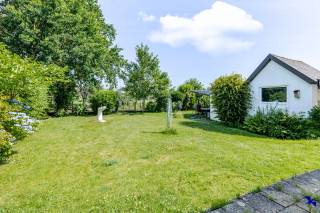 Welcome to Kapelle-op-den-Bos!<br /><br />This charming home, built in 1960, offers a comfortable living space of 125 m². It features three spacious bedrooms, perfect for providing privacy and comfort for the whole family. The generous plot size of 645 m² surrounds the property with a pleasant outdoor area.<br /><br />Inside, you’ll find a practical layout with a cozy living room ideal for gatherings. The house includes one well-equipped bathroom designed for everyday convenience. The efficient floor plan ensures a clear and functional living environment.<br /><br />Additionally, the large garden is perfect for various outdoor activities, hobbies, or simply enjoying the fresh air.<br /><br />Interested? Contact our office at info@hiro.be or 03 230 00 14.