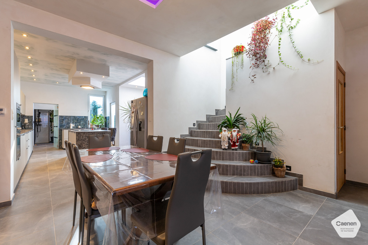 Ruime en instapklare woning met 4 slaapkamers en 3 badkamers met privé-tuin en werkplaats - photo 4