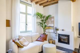 De totaalrenovatie van deze historische 18e-eeuwse burgerwoning is afgerond en het is een pareltje! De renovatie werd, in samenspraak met de...