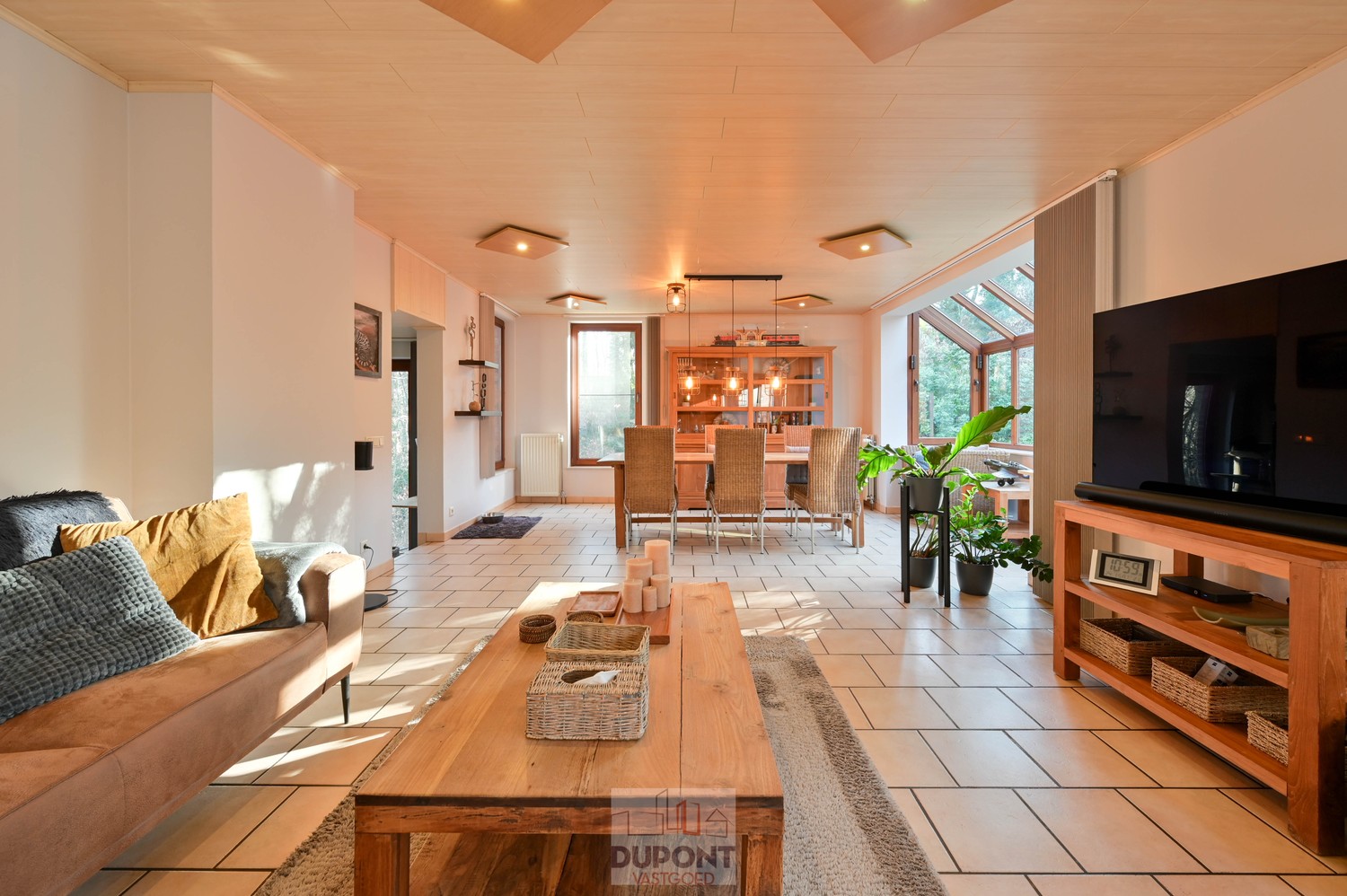 Villa gelegen in een prachtig bebost kader, zeer rustig gelegen, 3 tot 5 slaapkamers, zeer grote kelder. - foto 4