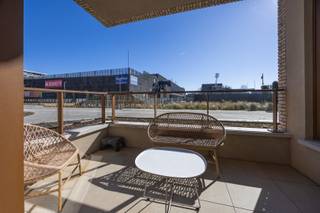 LUXUEUS GELIJKVLOERS DRIESLAAPKAMER APPARTEMENT <br />Gelegen in de nieuwbouw residentie O’Sea bieden wij u graag een prachtig drieslaapkamerappartement aan gelegen op het gelijkvloers. Het appartement bestaat uit een inkomhall, ruime woonkamer met terrassen waar u gezellig in de zon kunt zitten omringd door de prachtig aangelegde groenpartijen van de residentie, open volledig ingerichte keuken, drie slaapkamers, twee badkamers waarvan één met inloopdouche en de andere met een ligbad, afzonderlijk toilet, ruime berging met aansluiting voor wasmachine en droogtrommel. Dit appartement is instapklaar en onmiddellijk beschikbaar.
<ul>
	<li>Oppervlakte: 115 m²</li>
	<li>K.I. : € 1.168,00</li>
	<li>Fietsenberging in de residentie</li>
	<li>Individuele verwarming op aardgas</li>
	<li>Luxueuze afwerking met alle hedendaags comfort</li>
	<li>Epc: 40 - A-label - Elektriciteit conform</li>
</ul>