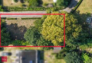 Bouwrijp perceel voor een open bebouwing op ca 500m².  Mogelijkheid tot het bouwen van 2 bouwlagen met zadeldak of met plat dak, alsook een bijgebouw.  3D render is louter informatief (geen bouwverplichting).