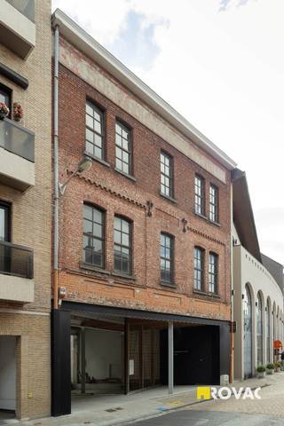 Werk in een historisch pand met moderne voorzieningen, midden in Izegem en perfect bereikbaar voor klanten én medewerkers.Ontdek Atelier 12, een...