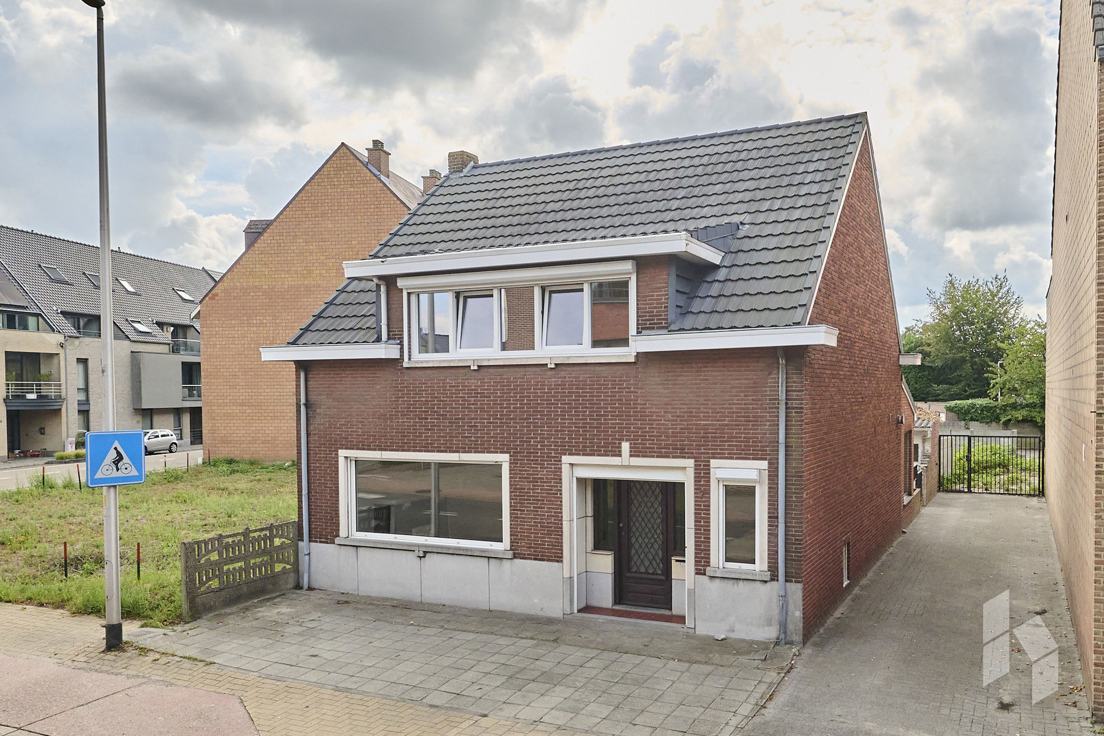 Charmante stadswoning met 3 slpks in hartje lommel! - foto 1