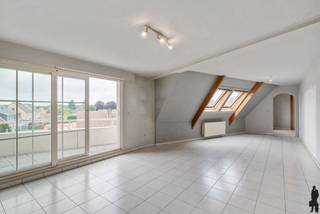 Recent, energiezuinig (investerings-) en op te frissen appartement van 114m² met 2 slaapkamers en een gezellig, zuidwest georiënteerd terras...