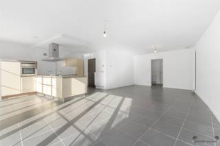 Gelegen in de rustige omgeving van Heers, aan de Truyerstraat 4A bus 1, biedt dit moderne en verzorgde appartement een bewoonbare oppervlakte van...