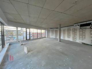Newly built office space of 109 m² for sale in a prime commercial location in Hamme. This modern office space is located in the heart of Hamme, only...