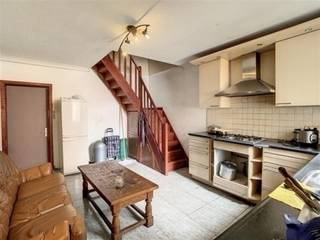 Te renoveren opbrengst woning op een gunstige locatie. Commerciële gelijkvloers aan de voorzijde, Ruime achterliggende gelijkvloers (te verbinden...
