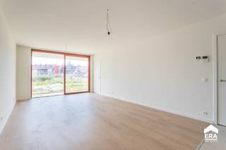 OVER HET APPARTEMENTDit volledig nieuw appartement combineert modern comfort met een uitstekende ligging. Het ruime terras met tuintje en de...