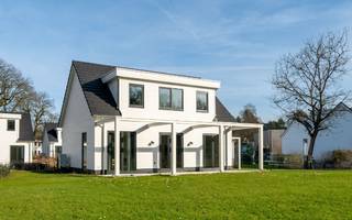 Sibomat bouwt 9 luxe vakantiewoningen in het prachtige Landal vakantiepark Mooi Zutendaal, waarvan al 3 verkocht.  De laatste vakantiewoningen...