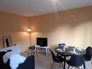 Appartement meublé soigné au rez-de-chaussée avec chambre et coin nuit.Composition : hall d'entrée, salon avec cuisine ouverte et terrasse...