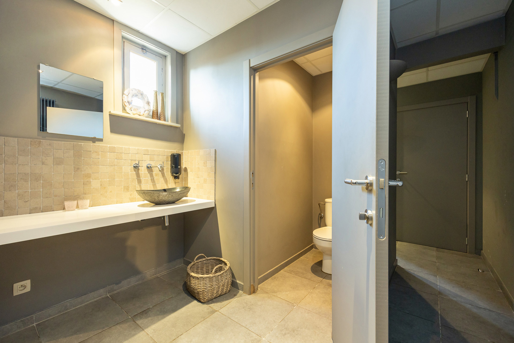 Woning met handelspand (voorheen restaurant) op een perceel van 2.128 m². - foto 5