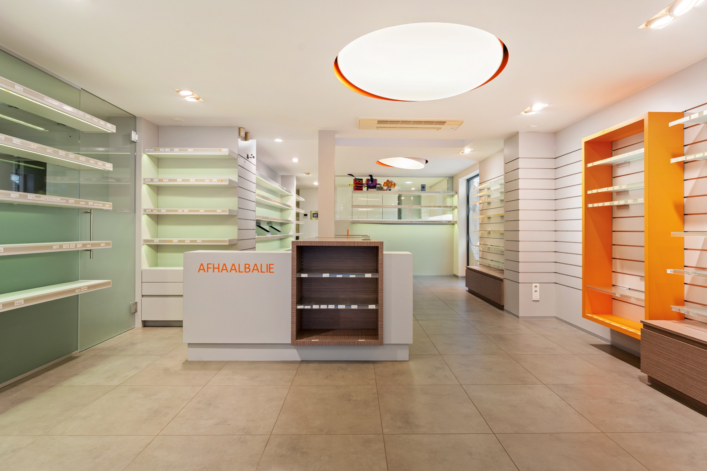 Maison avec commerce, jardin et grande terrasse. - photo 5