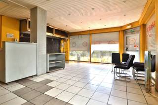 Handelspand met woonst in commercieel centrum van Menen  225 m² ruimte en potentieel Gelegen in het commerciële centrum van Menen, biedt dit ruime...