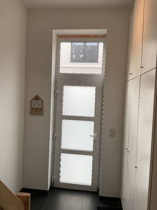 Te Hamme, bieden wij U een gezinswoning te huur aan centraal gelegen in de buurt van de winkel.De woning bestaat uit een inkom, ruime leefruimte,...