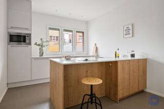 Informations sur l'appartementCet appartement soigné et prêt à l'emploi est situé au coin de Du Chastellei, sans aucun doute l'une des plus belles...