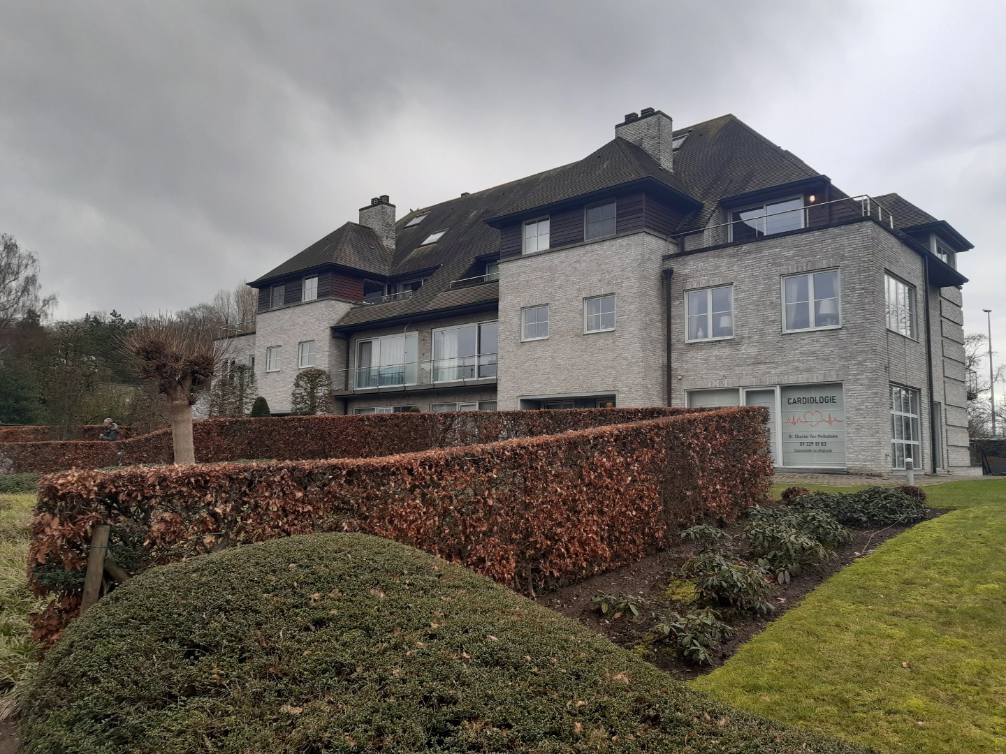 Ruim duplex-appartement met 2 terrassen in hartje Gavere - foto 2