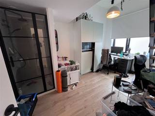 <p><span>*Visit to be requested at student@immolivit.be</span></p><p><span>** Only for students</span></p><p><span> </span></p><p><span>Furnished student room located in Onze-Lieve-Vrouwstraat 50, in the center of Leuven. The location is ideal: within walking distance of university campuses, bus stops, stores and other amenities.</span></p><p><span> </span></p><p><span>This room is part of a recently renovated student residence and is fully furnished including a desk, chair, closet and storage space. The room features a mezzanine, which provides additional living space and cleverly separates the sleeping and studying areas.</span></p><p><span> </span></p><p><span>The room has its own shower and sink. The toilet is shared with other students on the same floor. There is also a shared, fully equipped kitchen.</span></p><p><span> </span></p><p><span>The building is professionally managed and meets all current standards for student housing.</span></p><p><span> </span></p><p><span>The rent is 630 euros per month, excluding 130 euros flat fee for utilities.</span></p><p><span> </span></p><p><span>Available from 15/09.</span></p><p><span> </span></p><p><span>Interested? Contact us at student@immolivit.be to schedule a visit.</span></p>