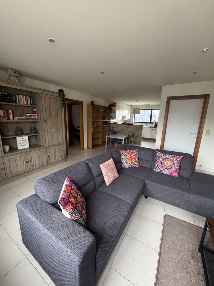 Appartement met 2 slaapkamers op het Marktplein te Sint-Lievens-Houtem ! - foto 3