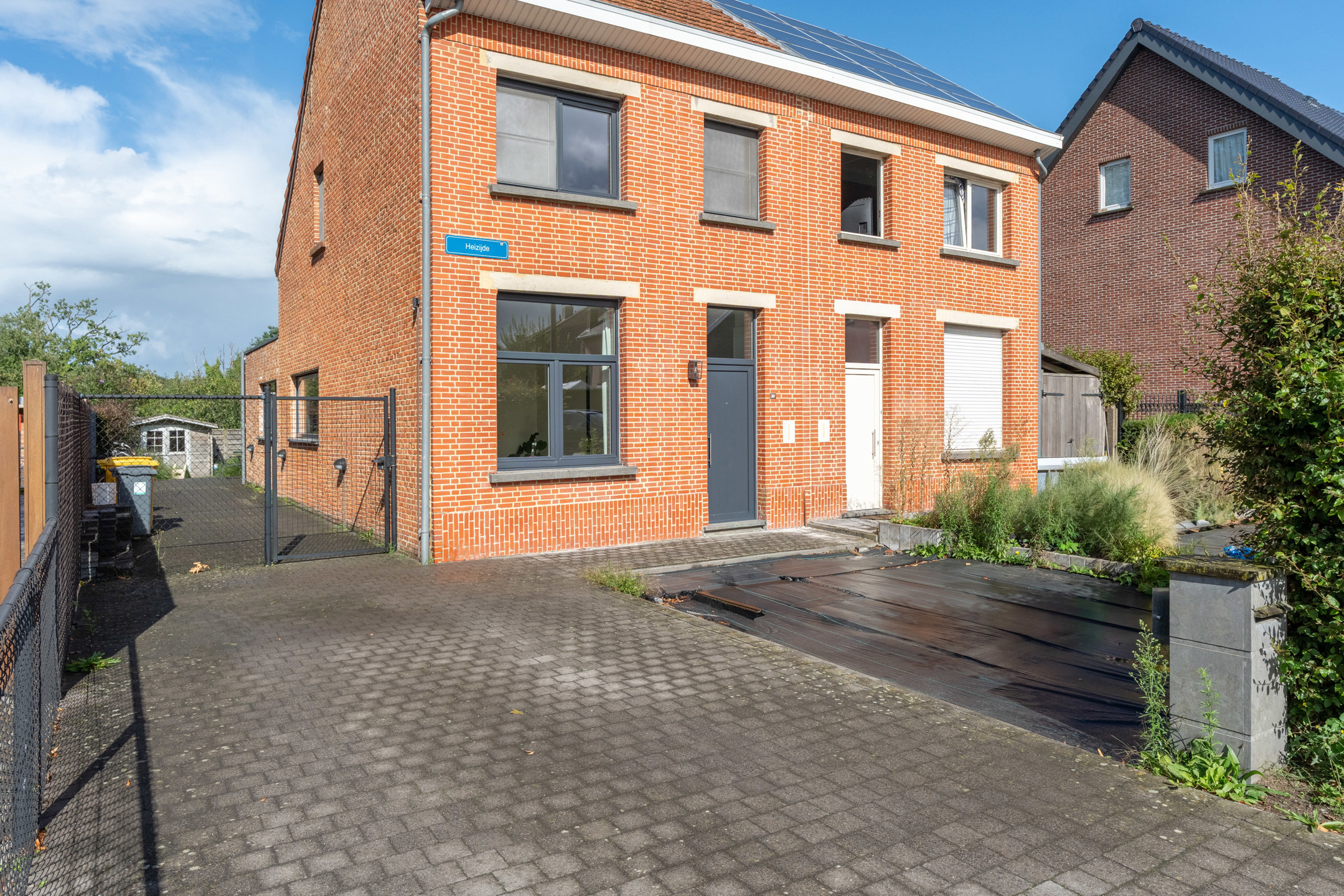 Instapklare 3 slaapkamerwoning met bureau en tuin te Turnhout - foto 2
