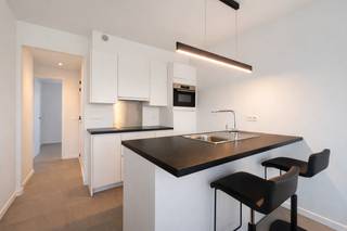 Volledig instapklaar appartement, nieuwbouw, met 2 slaapkamers en een schitterend terras aan de zonnekant. Prachtige zichten over het...