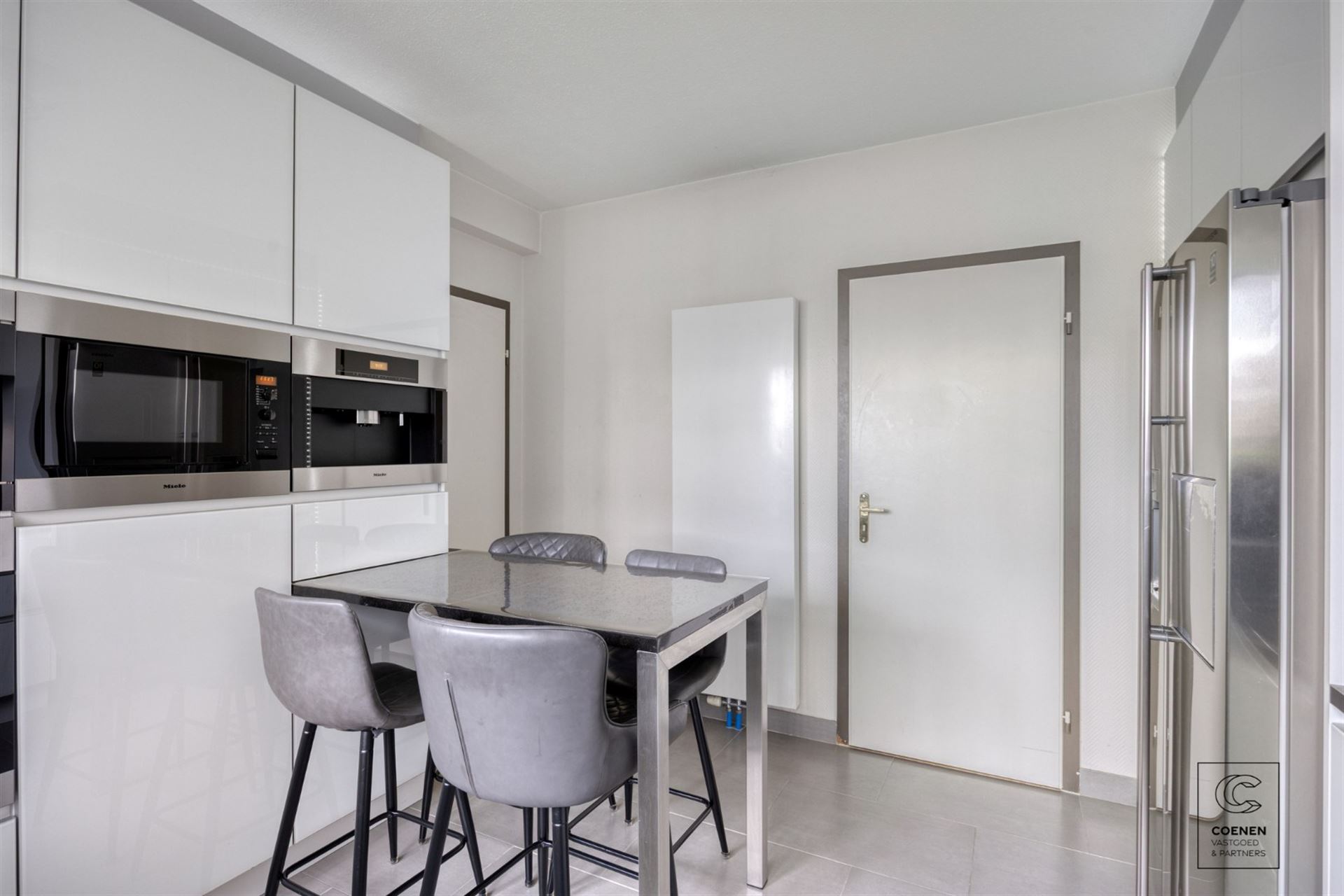 Ruim appartement met 3 slpk en schitterende tuin te Merksem! - foto 5