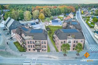 Dit ruim appartement van 93 m² met 1 ruime slaapkamer en dressing is gelegen in het centrum van Kaulille.  Het appartement kijkt uit op een...