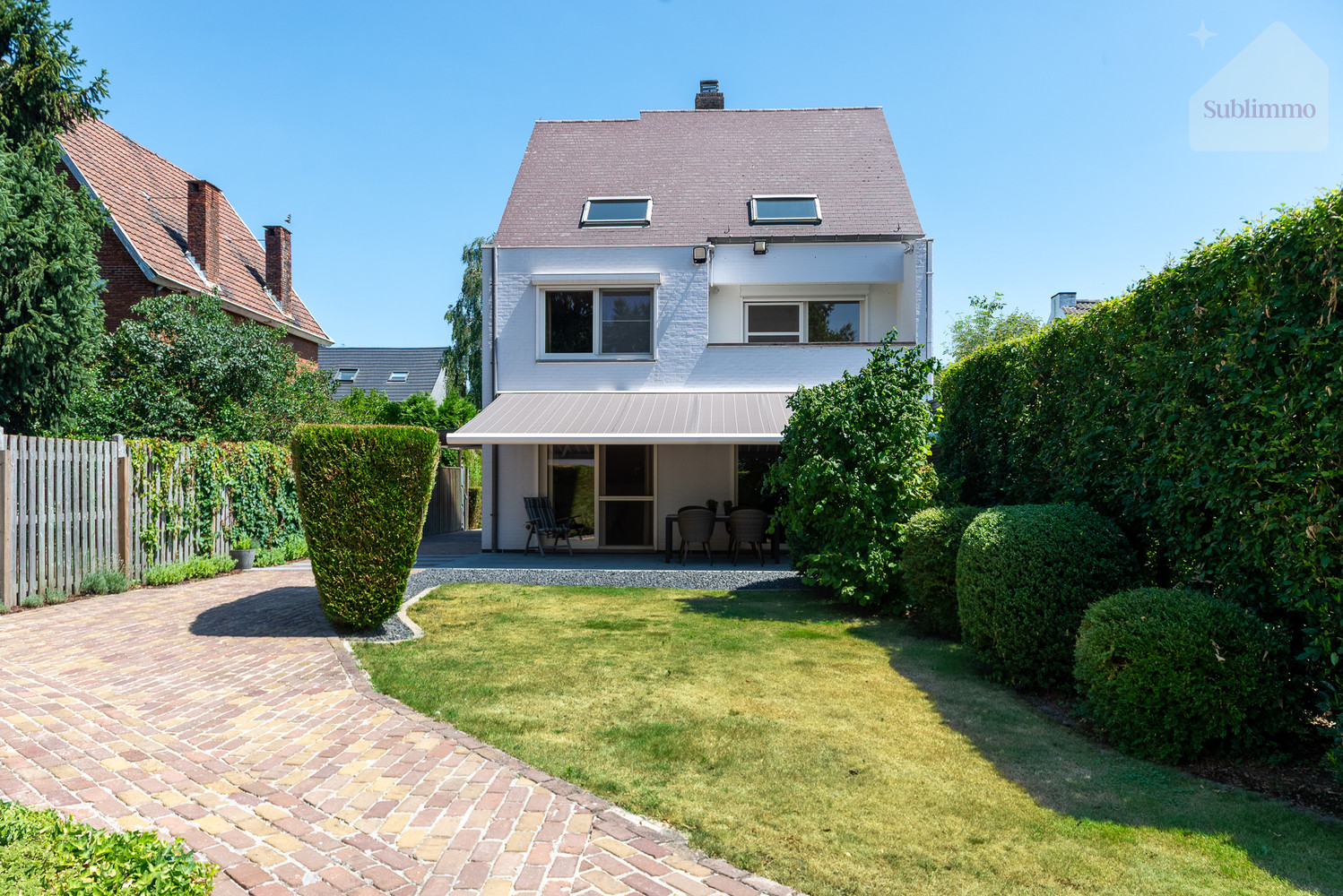 Instapklare gezinswoning met 5 slaapkamers, grote garage en zonnige tuin in Meerhout. - foto 2