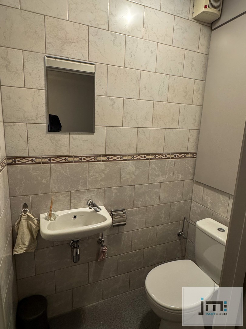 Ruim appartement met kelderberging en autostaanplaats - photo 5