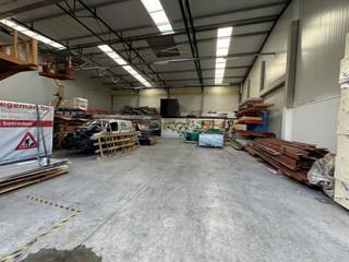 Entrepôt de 502 m² à louer à Erembodegem, bénéficiant d’un excellent emplacement, juste à côté de l’E40 à hauteur d’Erembodegem. Le bien est...